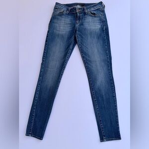 Woman’s Guess Brand Denim Jeans Style Modele Size 26